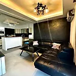 L&M Sea View Apartment