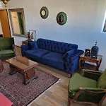 Traveller'S Den