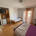 Lazorja Rooms