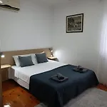 Entire House Floor - 2-Bedroom Cozy & Peaceful Apartment