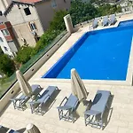 By Splendid Pool & Sauna