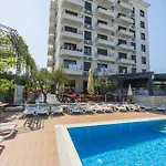 Hotel Pharos