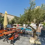 Hotel Pharos