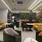 Hotel S
