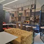 Hotel S