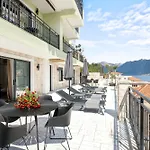 Dekaderon Lux Apartments