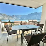 Prcanj Sunny View Apartments With Shared Pool