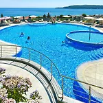 Belvedere Royal, Luxury Seaview & Pool Apartments
