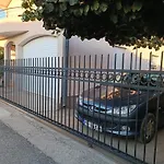 Entire House Floor - 2-Bedroom Cozy & Peaceful Apartment