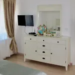 7 Bedroom Beautiful Home In Kotor