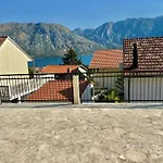 Prcanj Sunny View Apartments With Shared Pool
