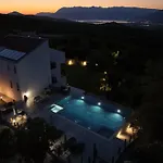 Villa Principium With Infinity Edge Pool&Hot Tub