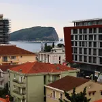 Status-M Apartments Franca Sea View
