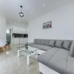 Lux Dam Apartments