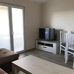 Apartman U Sklopu Kuce Sa Odvojenim Ulazom!