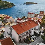El Mar Hotel