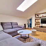 Niki Apartment
