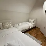Mountain House Vilina Rosa