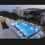 Monte Deluxe