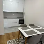 Stylish One Bedroom Apartment Central Point With -Garage 5 Eur Per Day