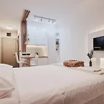 Amber Gloss, Casa Al Mare