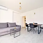 4K - Modern Apartment Very Close To The Sea