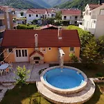 Apartments Apple Cat Montenegro Ko Bijela