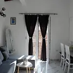 One-Bedroom Apartment, 5 Min From The Airport Tivat