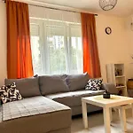 Cozy Apartment, 10 Minutes Walking Distance From The Old Town