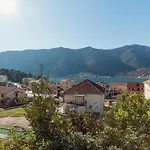 Petrovic Family - Sea View Apartment