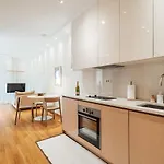 Central Apt 11 By In Property