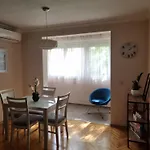Cozy Central Apartment Next To Bus And Train Station