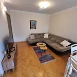 Cozy Central Apartment Next To Bus And Train Station