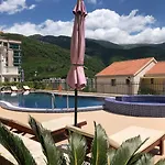 Horizon Two Bedroom Penthouse With Hot Tub