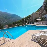 2Bdr Apartment With Pool -B3