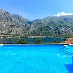 2Bdr Apartment With Pool -B3