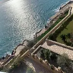 Family-Friendly 2-Bed With Private Beach And Pool