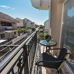Studio Fuer 2 Personen Ca 25 M In Tivat, Bucht Von Kotor
