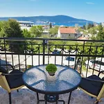 Studio Fuer 3 Personen