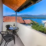 Beachfront Escape - Steps From The Crystal-Clear Sea