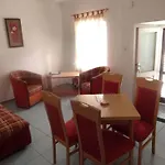 Seaside Apartments And Rooms