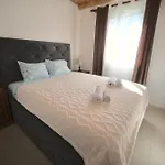 Sunlight Cottage Maya