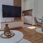 Maja 12