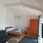 Qumi Apartments