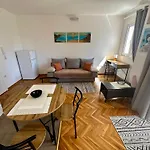 Forest Window Apartment