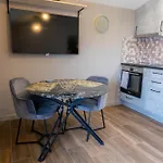 Modern Apartment In A Quiet Area Near The Airport