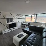 Ninche'S Penthouse