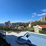 Стильная Квартира С Видом На Море И Библиотекой