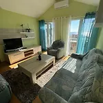 Njaro Del Mar 18