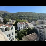 Njaro Del Mar 18